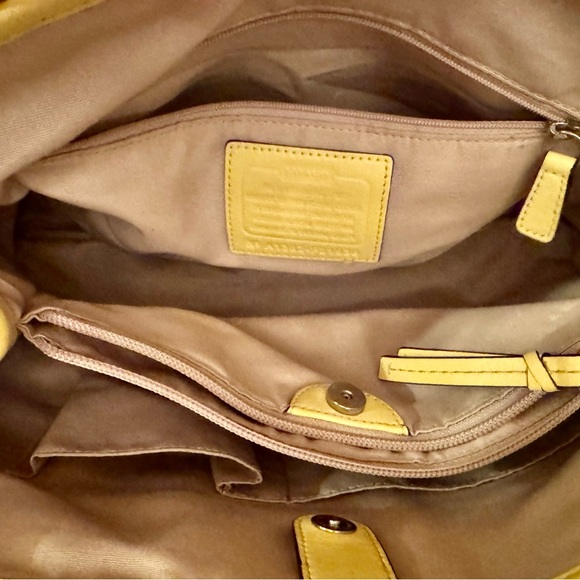 Vintage yellow signature C perforated leather design - Picture 6 of 8